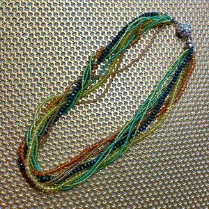 Beautiful iridescent necklace w/ magnetic closure.